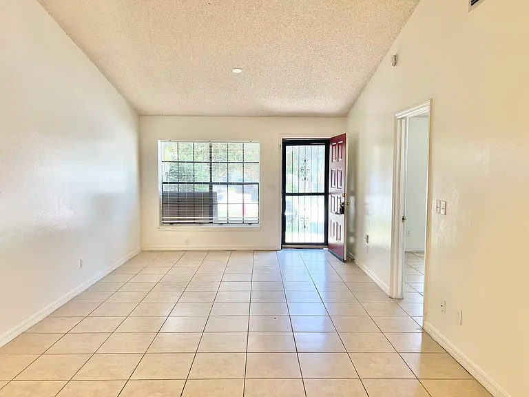 234 Lovell Ln — Photo 5