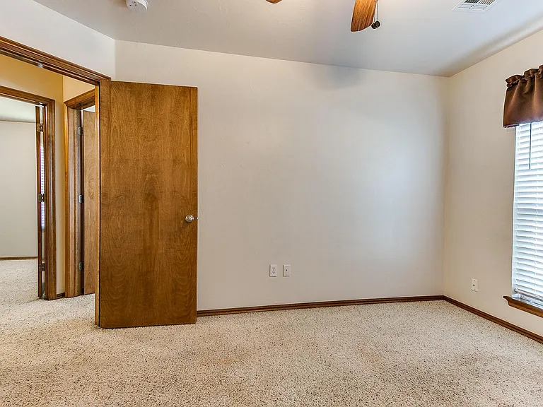 1708 Meadow Run Dr — Photo 24
