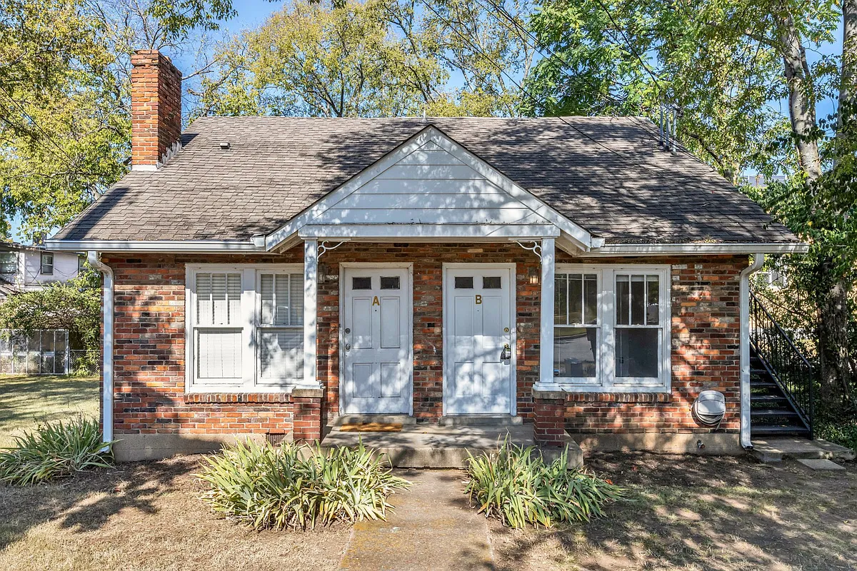 Building Photo - 605 Park Cir #B