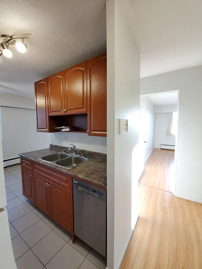 2 bed, 1000 sqft, $2,450 — Photo 1