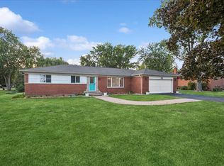 512 S Busse Rd, Mount Prospect, IL 60056