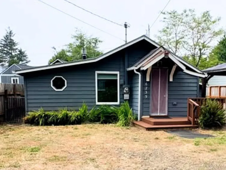 6239 SW Jetty Ave — Photo 2