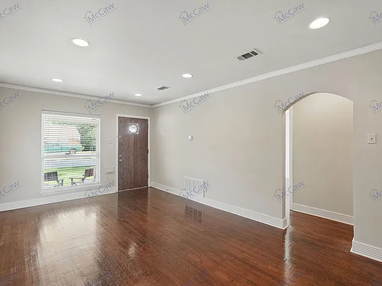 4710 Wateka Dr — Photo 2