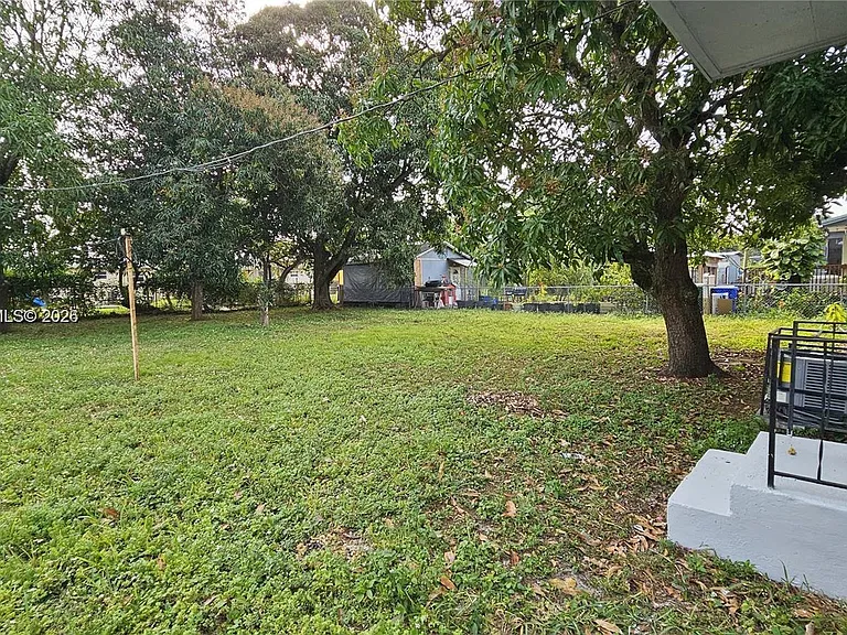 374 NW 31st Ave — Photo 25
