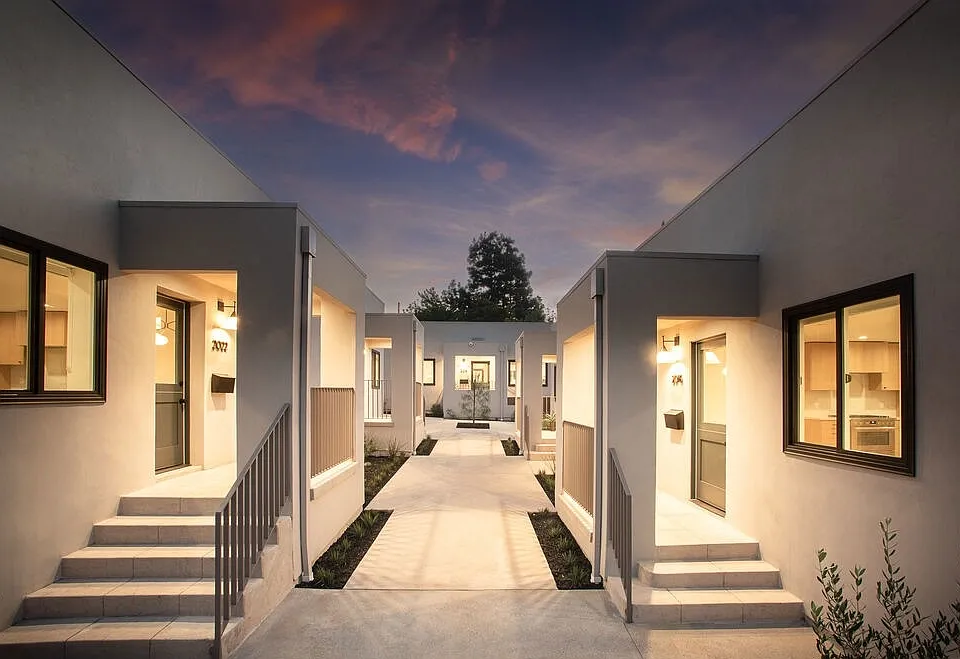 2016 Vista Del Mar Ave