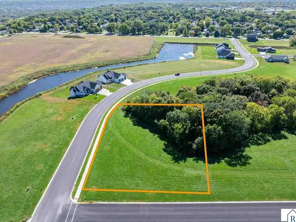 11 N Pointe Ct, Mankato, MN 56003