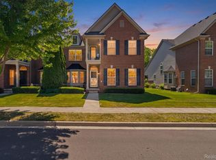 42682 Park Crescent Dr, Sterling Heights, MI 48313
