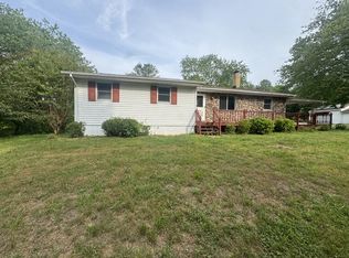 12 Dogwood Ln, Flint Hill, VA 22627