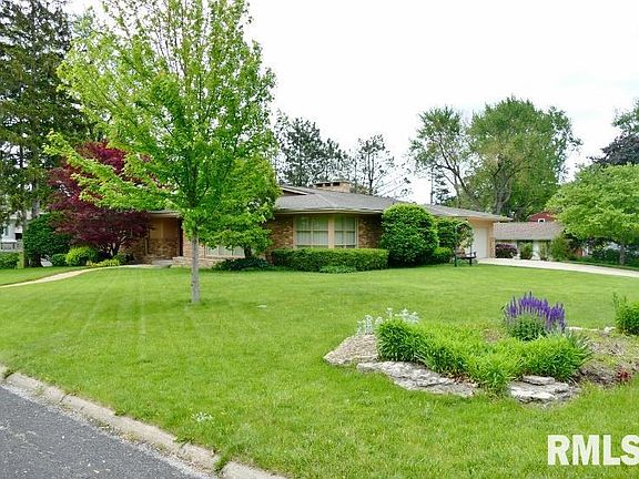 2nd image of 722 W Fairmont Dr