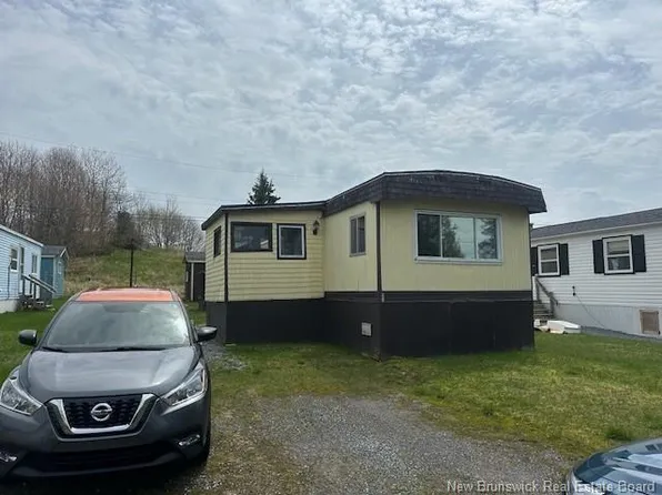 23 Tulip St, Saint John, NB E2M 5M3