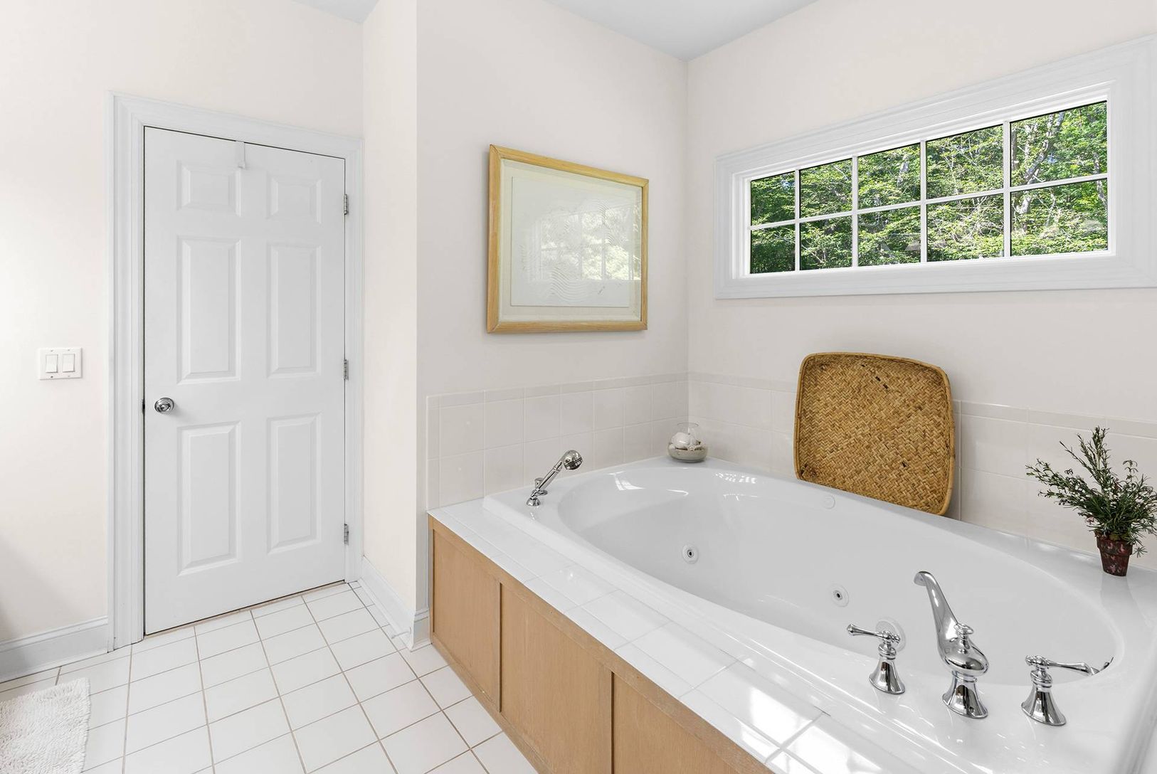  Primary Spacious Bath