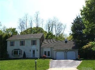 34 Abbey Ln, Setauket, NY 11733