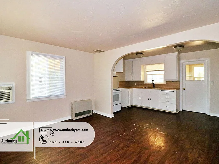 5401 Rosswood Ln — Photo 3