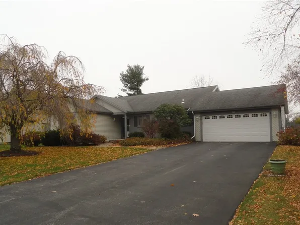 18 Geiger Cir, Rochester, NY 14612