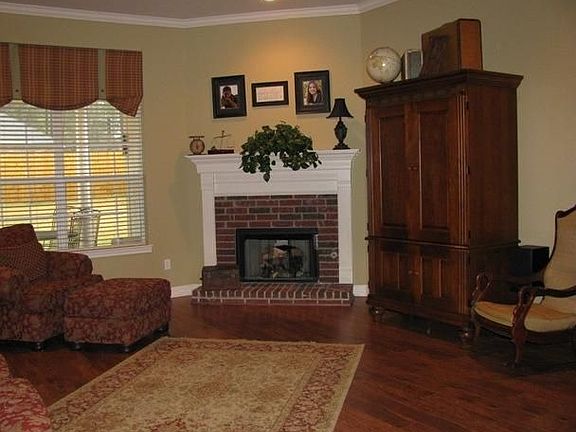 4th image of 1842 Old Oak Dr