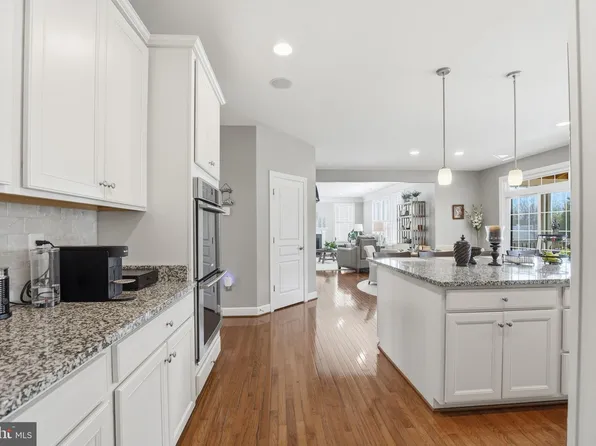 7525 Hunter Woods Dr, Manassas, VA 20111