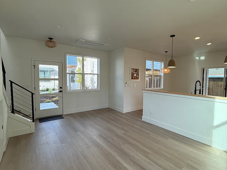 Living room, other view.