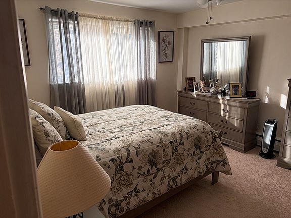 5th image of 7540 N Ridge Ave #5A