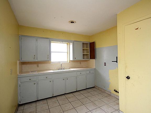 5th image of 8838 Klondike St
