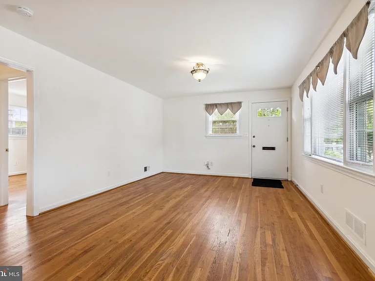 9923 Mayfield Dr — Photo 7