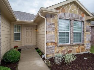 1913 Nightingale Dr, Aubrey, TX 76227