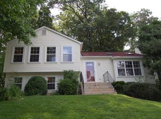 15215 Philip Lee Rd, Chantilly, VA 20151