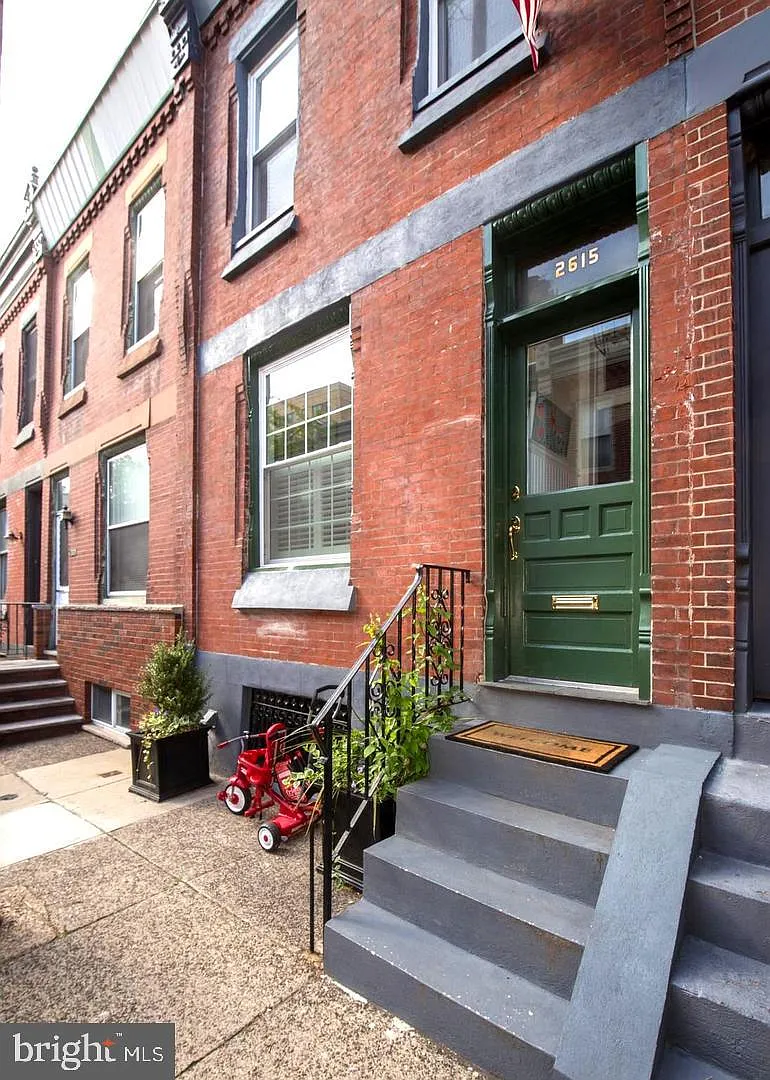 3 bed, 1.0 bath, 988 sqft, $2,850 — Photo 2