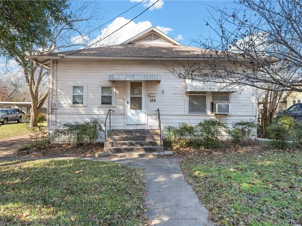 104 S Davis St, West, TX 76691