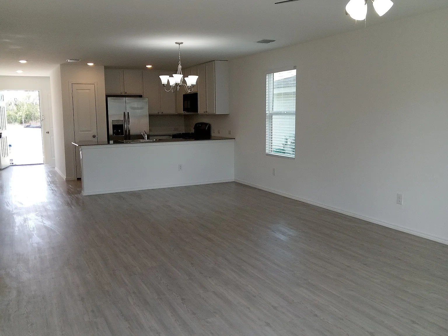 4 bed, 1874 sqft, $2,000 — Photo 2