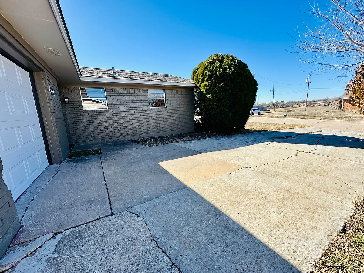 Building Photo - 2411 NW 49th St