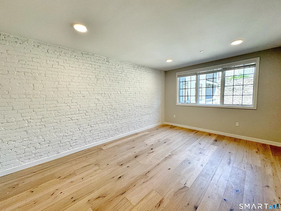 32 W Main St #201
