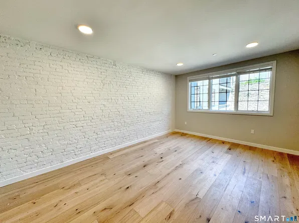32 W Main St, Norwalk, CT