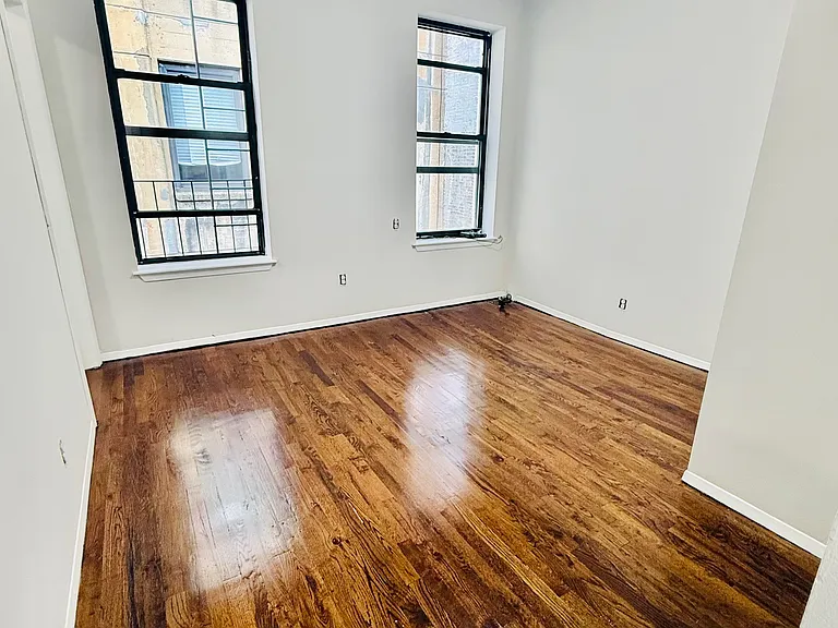 230 W 24th St #5R — Photo 2