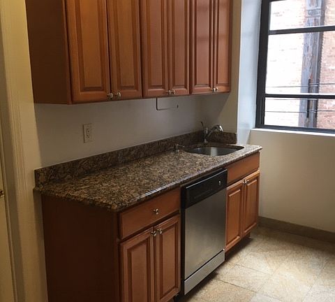 5th image of 170 W 73rd St APT 11B