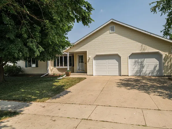 3227 Dorset Ln NW, Rochester, MN 55901