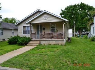 918 Beech St, Highland, IL 62249