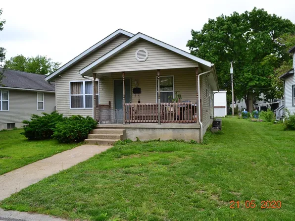 918 Beech St, Highland, IL 62249