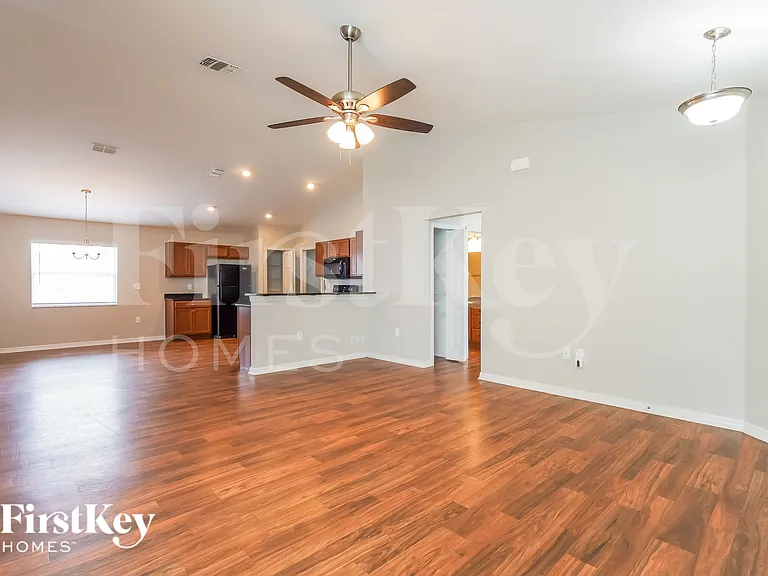 881 Greenshank Dr — Photo 3