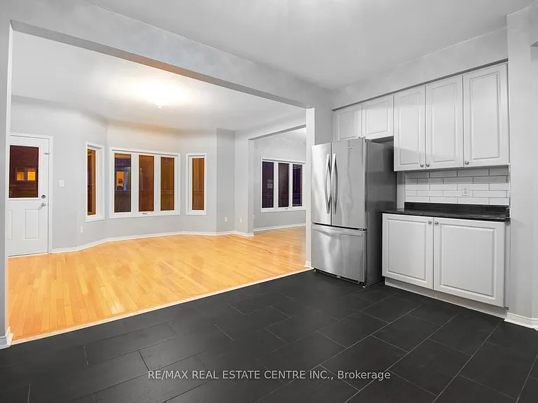 112 Commodore Dr — Photo 22