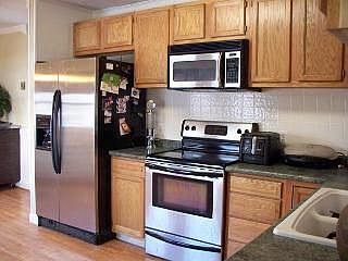 Kitchen w/Dining Area 