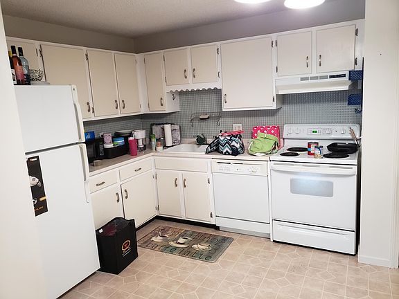 3rd image of 2 Oak Hill Ln APT 209