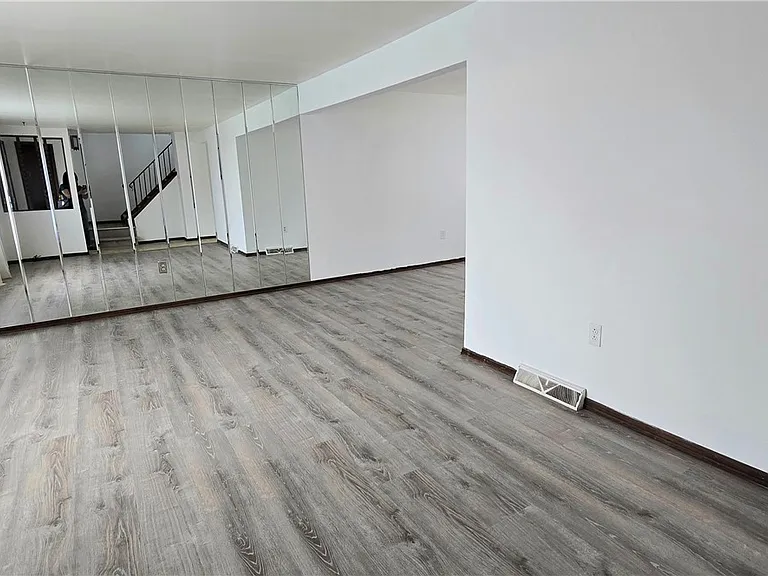 182 Woodcrest Dr — Photo 4