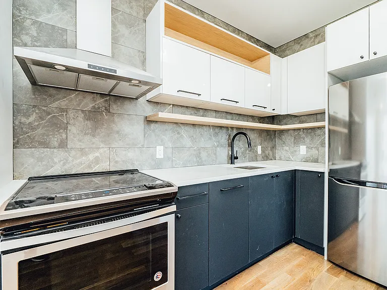 916 Bergen St #5M — Photo 2