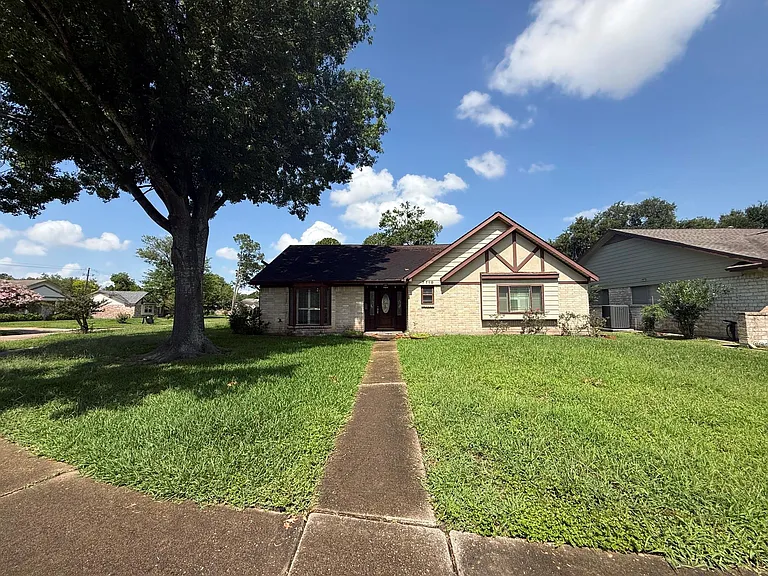 7718 Lacy Hill Dr — Photo 1
