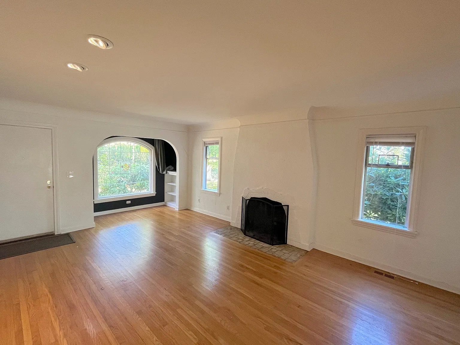 3 bed, 1980 sqft, $4,305 — Photo 4