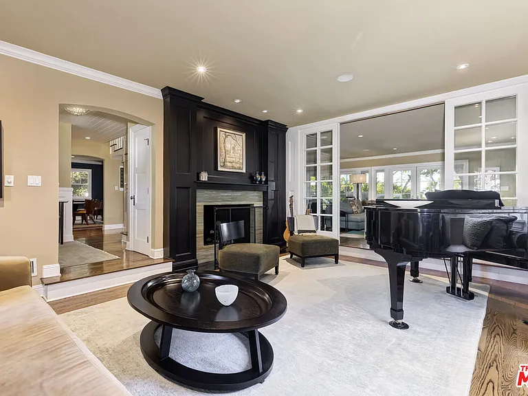 2855 Club Dr — Photo 7