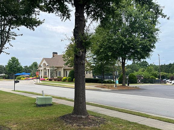 Club House/Pool/Tennis/Pickle Ball Courts