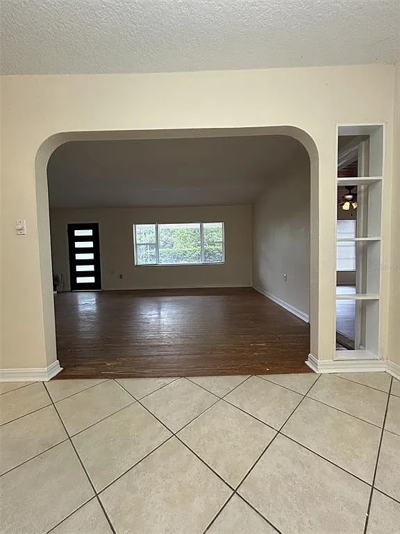 4 bed, 2.0 bath, 1972 sqft, $2,800 — Photo 4