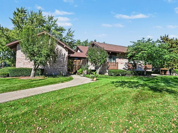 740 Saint Andrews Ln APT 13, Crystal Lake, IL 60014