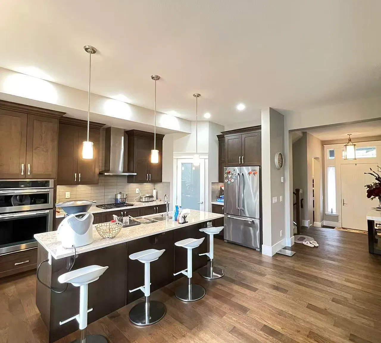 5 bed, 3515 sqft, $4,300 — Photo 2